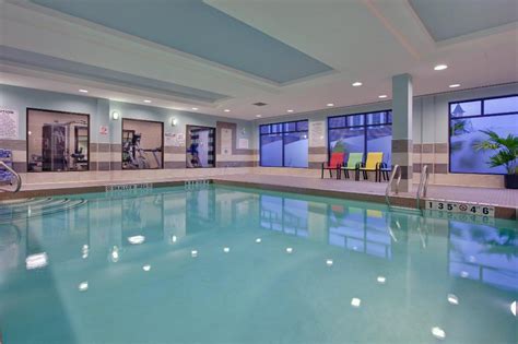 pool hours holiday inn express